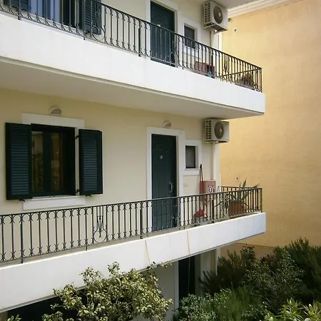 Aparthotel Efi *