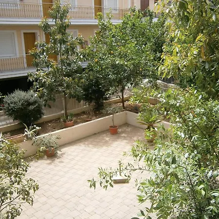 Aparthotel Efi